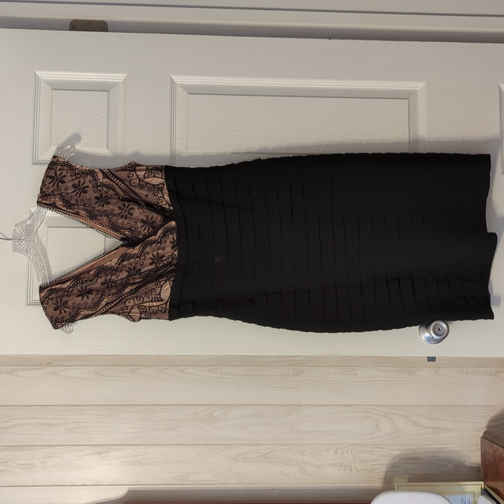 Pretty sleeveless cocktail dress size 8